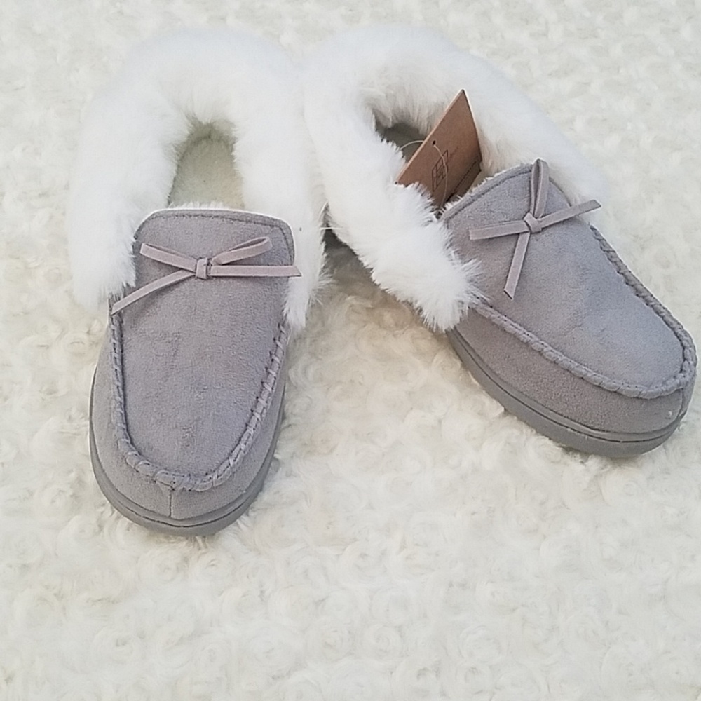 NWT comfy slippers size 8